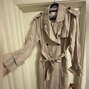 Lightweight trenchcoat